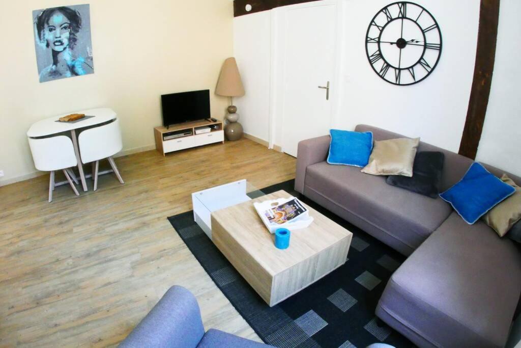 B&B Chartres - Coeur de Ville, Charmant 2 pieces, Parking/Wifi ! - Bed and Breakfast Chartres