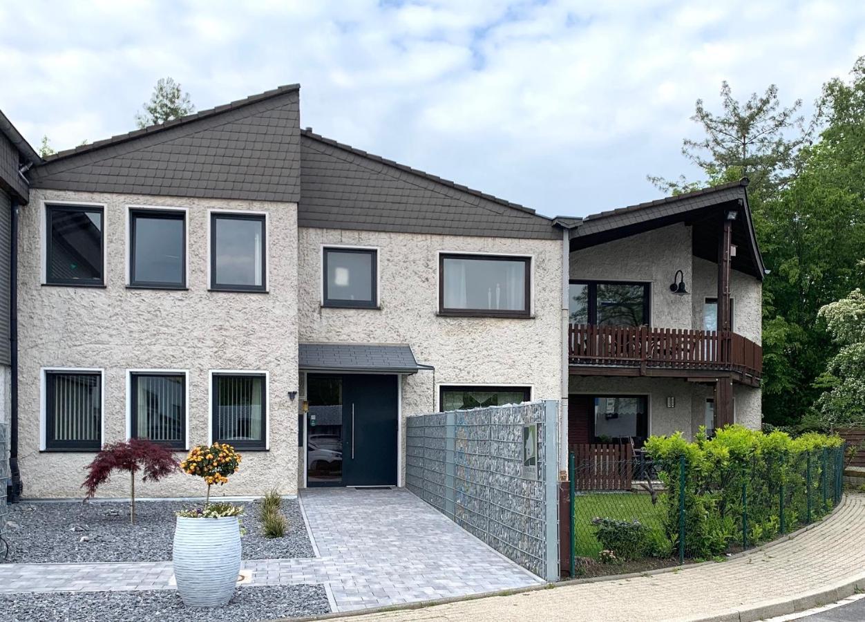 BESOTEL Erkrath- schicke FeWo oder Apartments zentral nähe Bahnhof und Autobahn im Neandertal mit Glasfaser WLAN und freies Parken - B&B Erkrath