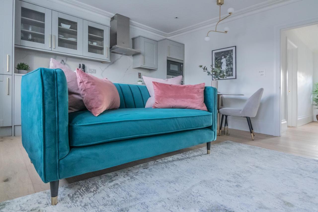 Deluxe One-Bedroom Apartment with City View