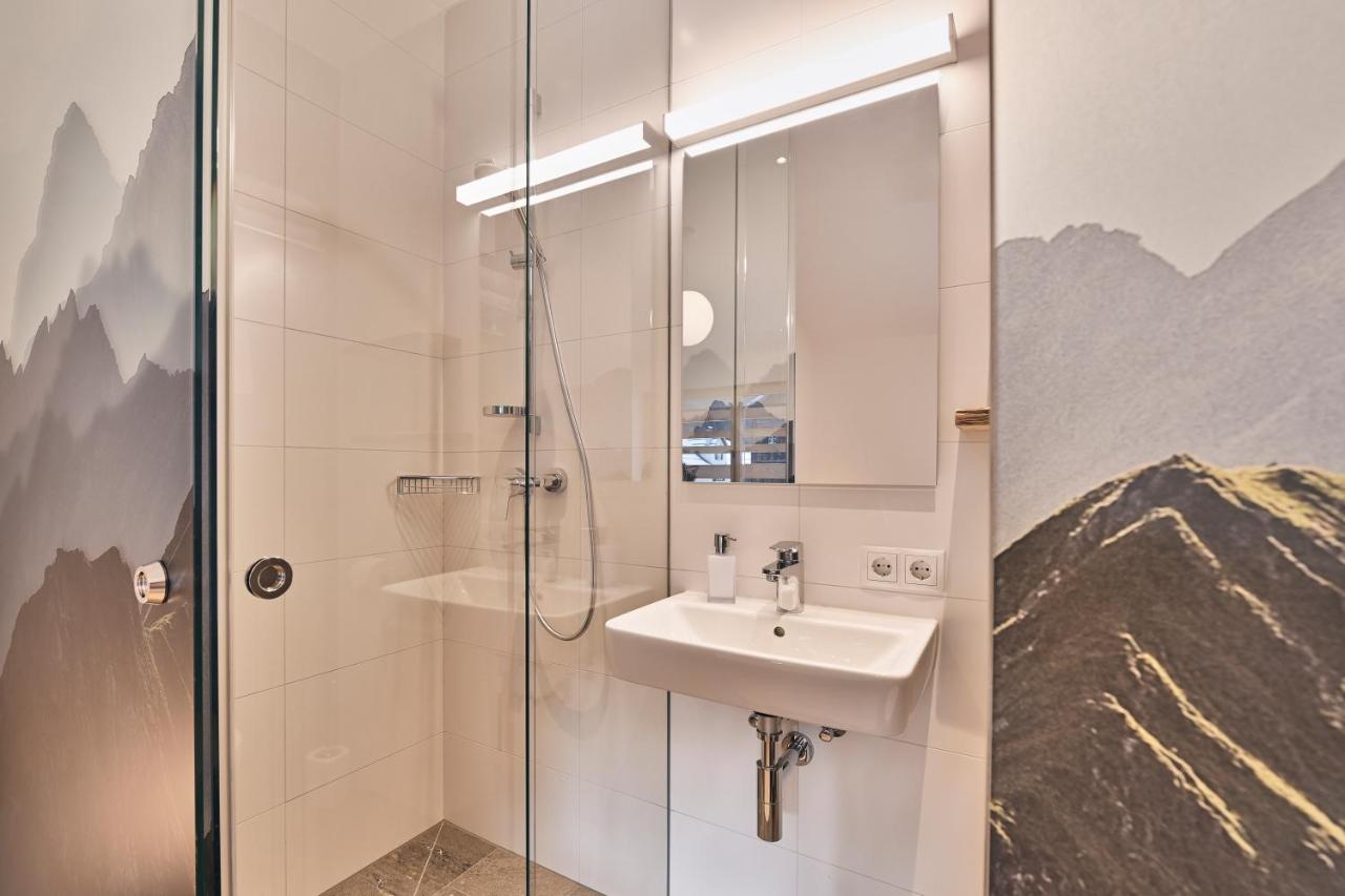 Doppel-/Zweibettzimmer mit Bergblick