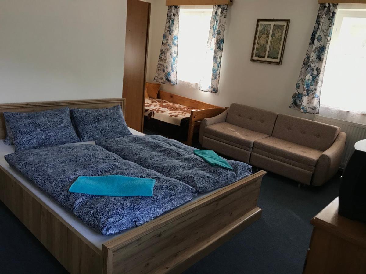 Dreibettzimmer mit Bad
