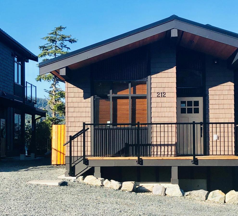 Sandy Feet Retreat Port Renfrew- Oceanfront 2BR modern cottage - B&B