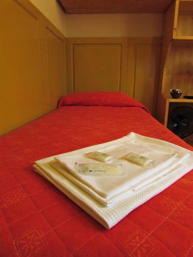 Habitación Doble con baño privado - 2 camas