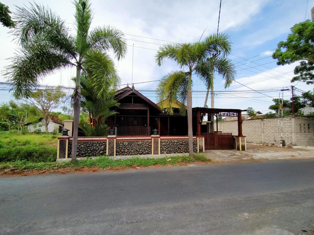 B&B Banyuwangi - Jati Classic Homestay - Bed and Breakfast Banyuwangi