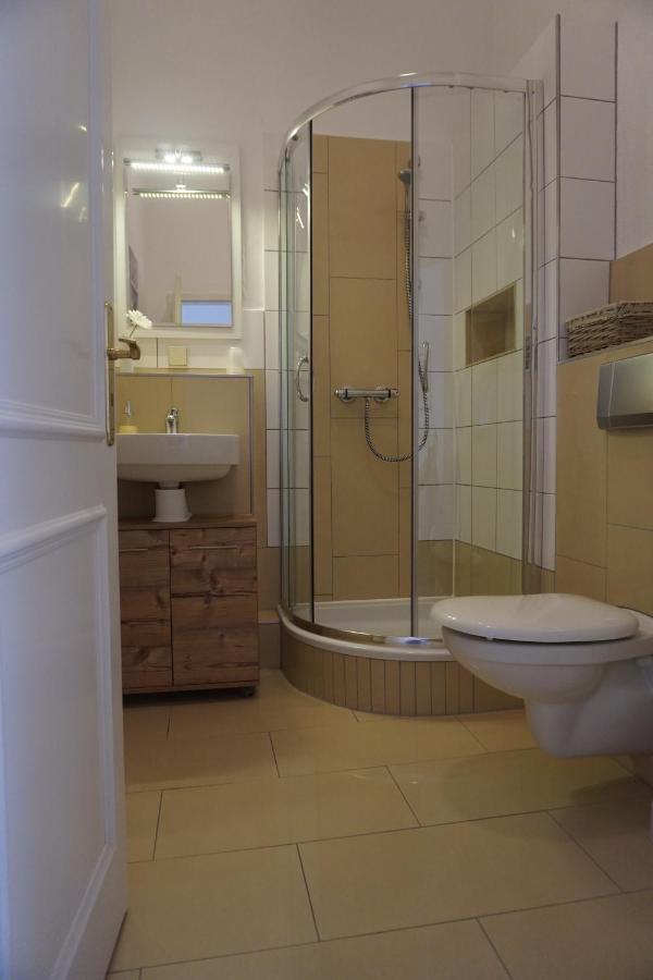 Dreibettzimmer mit Bad