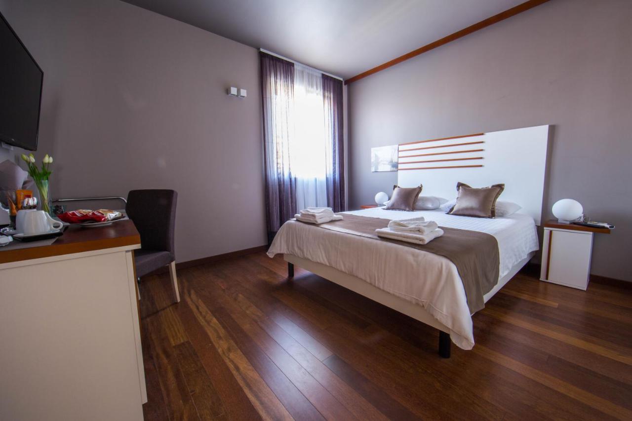 Luxury Rooms Silente Bacvice 1 - Bed and Breakfast Split