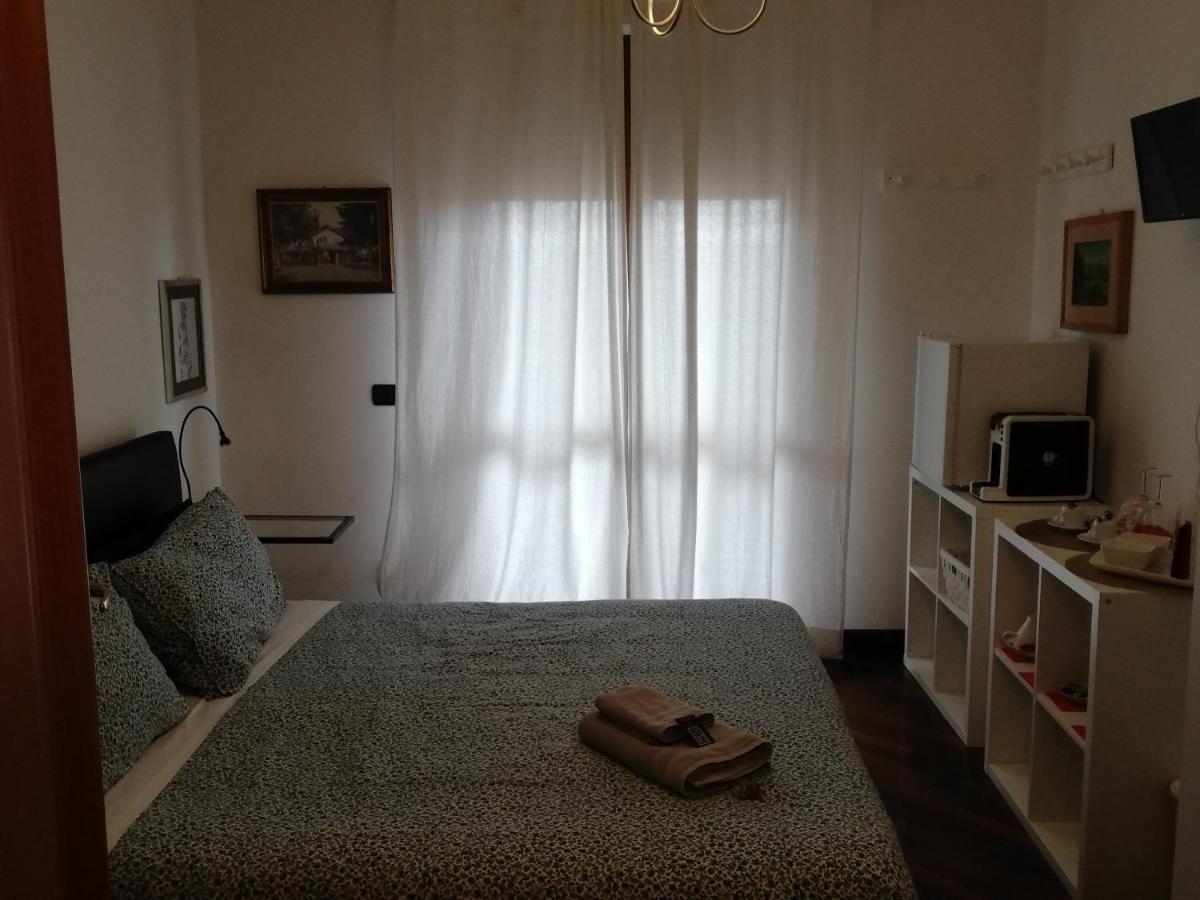 Tweepersoonskamer met een Eigen Externe Badkamer