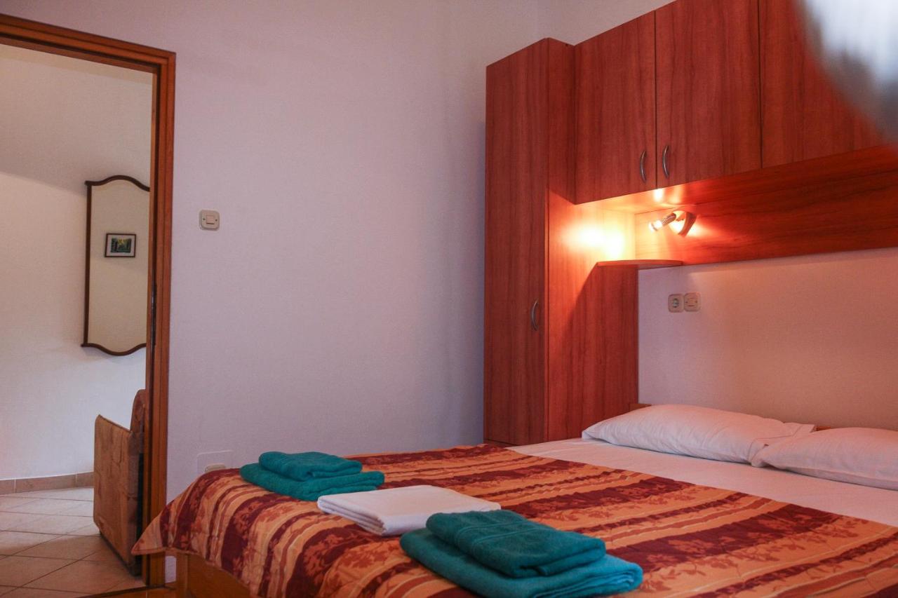 Appartamento con 2 Camere da Letto - Piano Terra