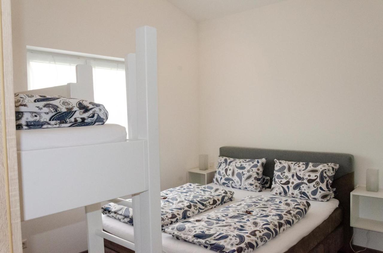One Bedroom Apartment with Balcony - Right 