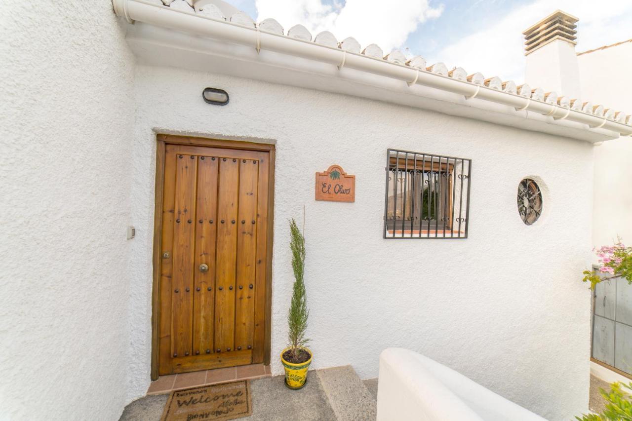 One-Bedroom House with Mountain views (2 -4 Adults)
