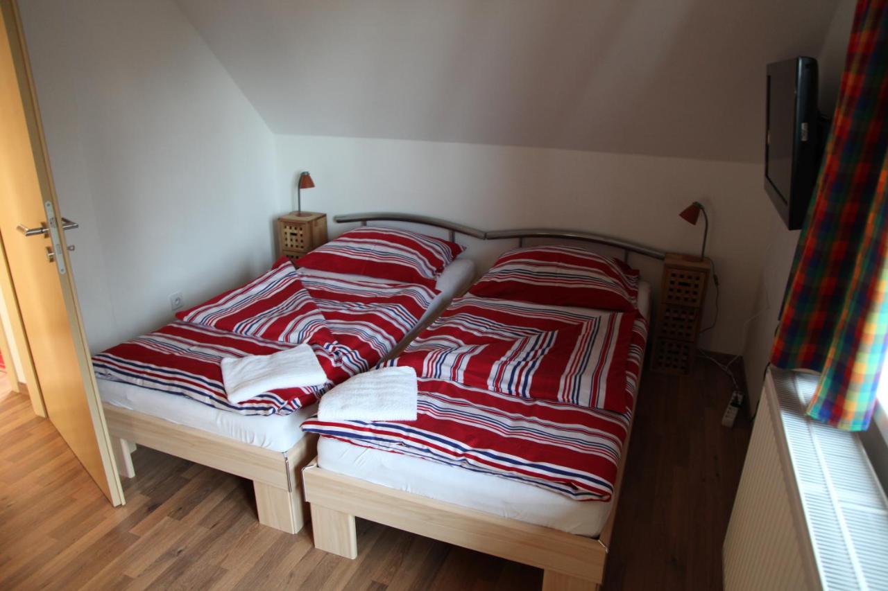 Doppel- oder Zweibettzimmer
