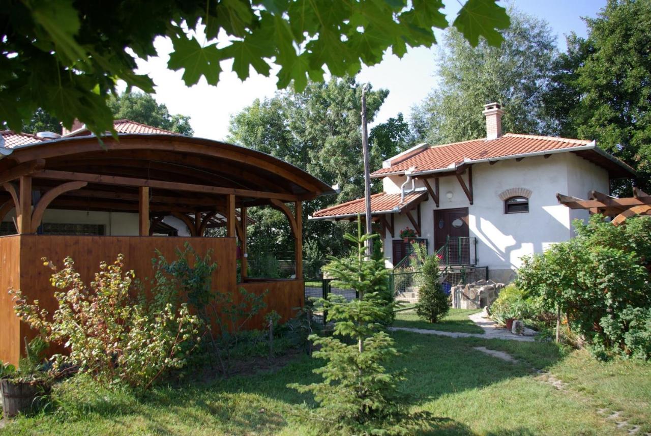 Dabasi Lovas Vendégház - B&B Dabas
