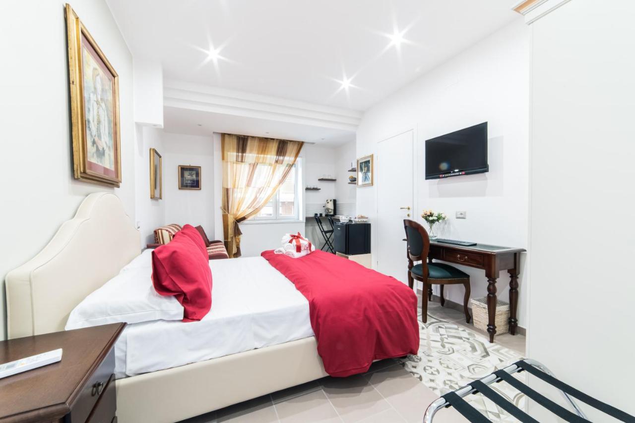 Deluxe Room (2 Adults + 1 Child)