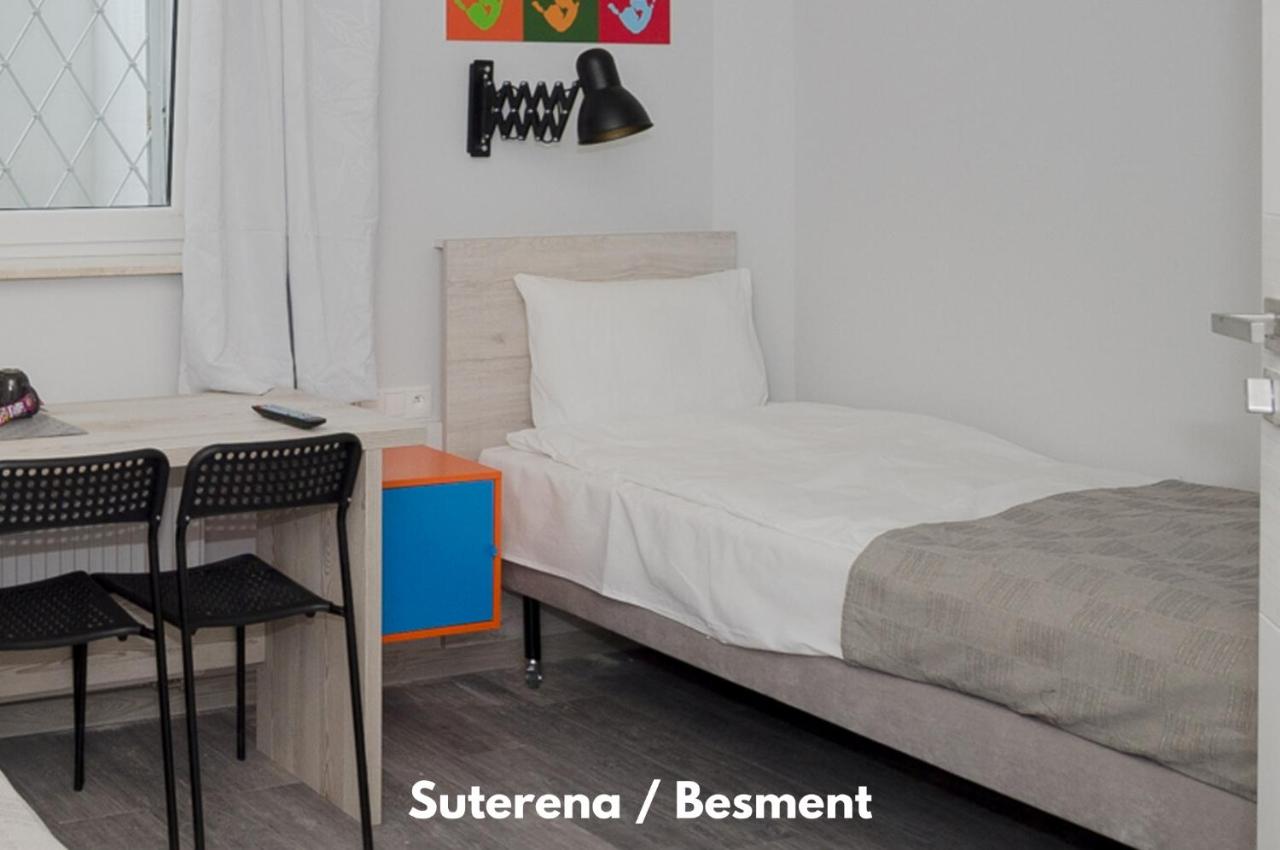 Zweibettzimmer Nr. 14 mit eigenem Bad - unteres Erdgeschoss