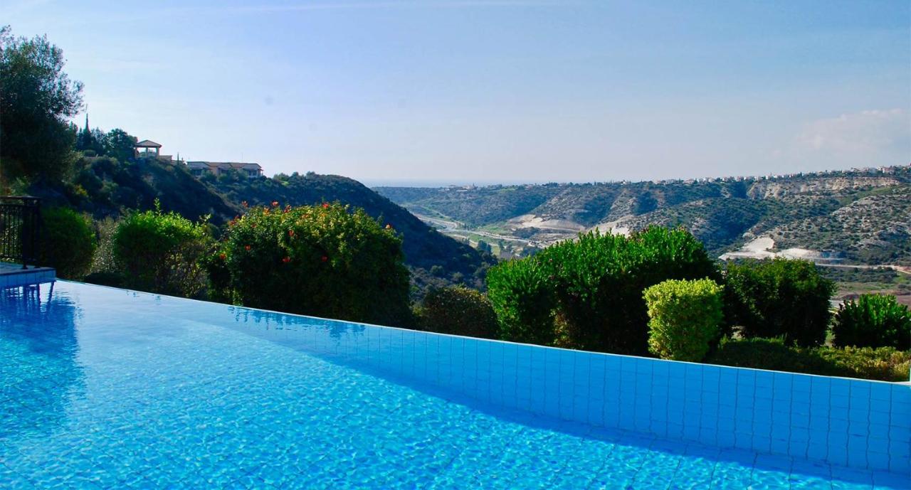 B&B Kouklia - 4 bedroom Villa Kourion with private pool, Aphrodite Hills Resort - Bed and Breakfast Kouklia