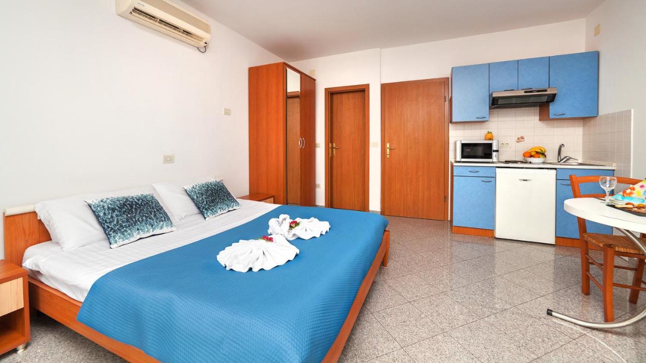 Studio with Sea View and Balcony