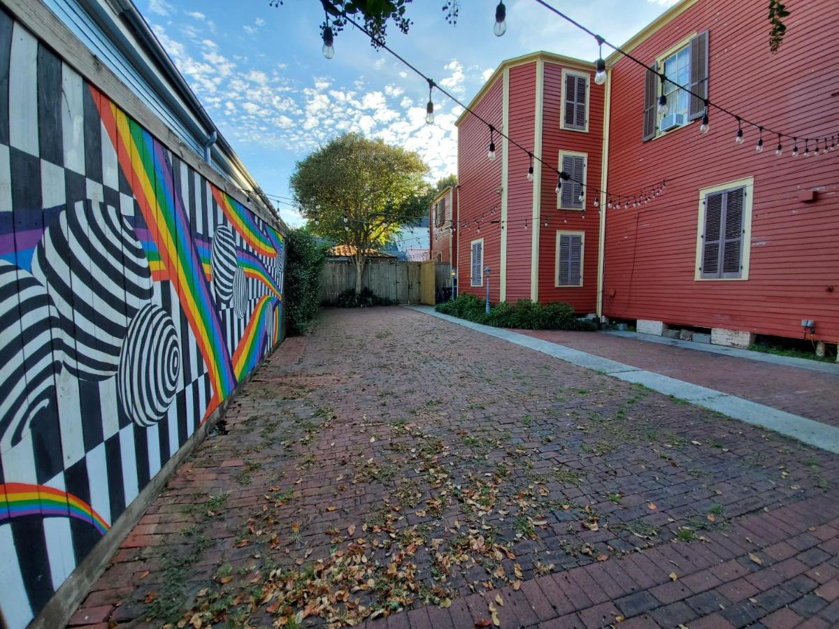 Macarty House, A Bohemian Resort with pool and cabana bar - B&B New Orleans