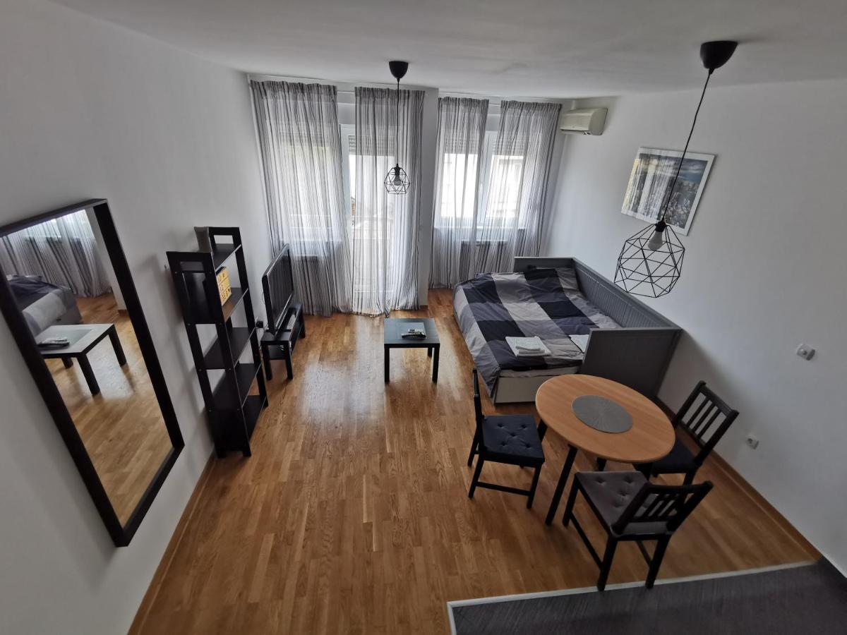 B&B Belgrade - Studio Charlie Aviv Park Zvezdara - Bed and Breakfast Belgrade