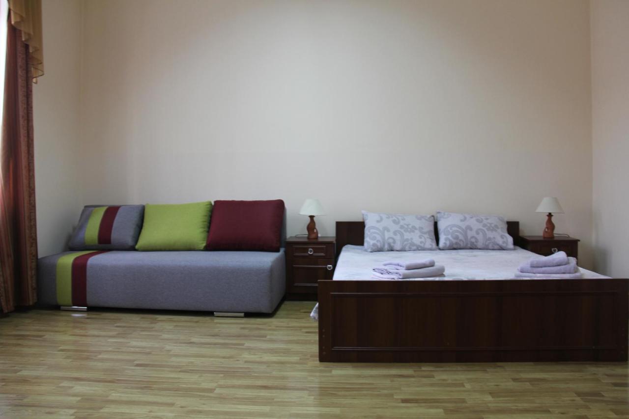 B&B Mukachevo - Apartments Domovik ,Kirilla i Mefodiya, 5 - Bed and Breakfast Mukachevo