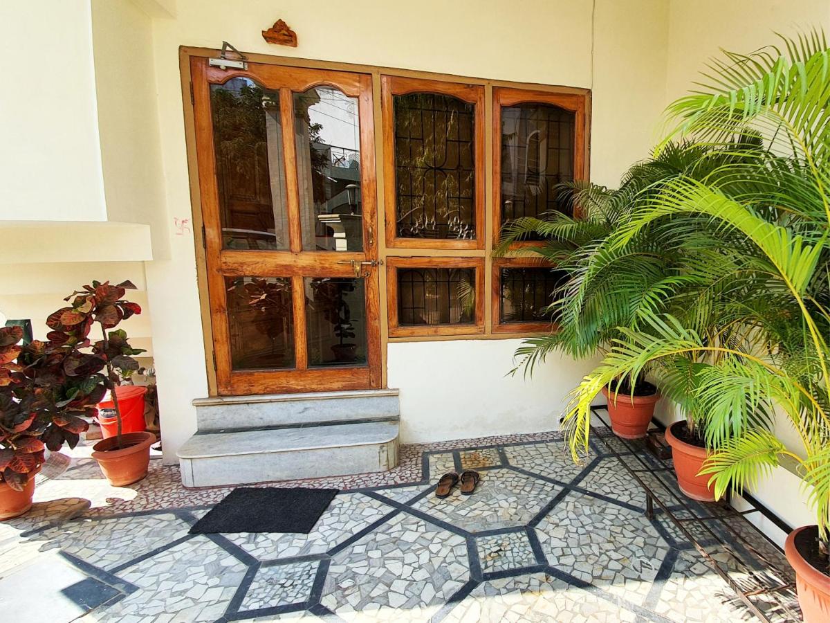 Aditya Premium HomeStay- Furnished Air Conditioned- 2BHK - Chambres d'hôtes Jabalpur