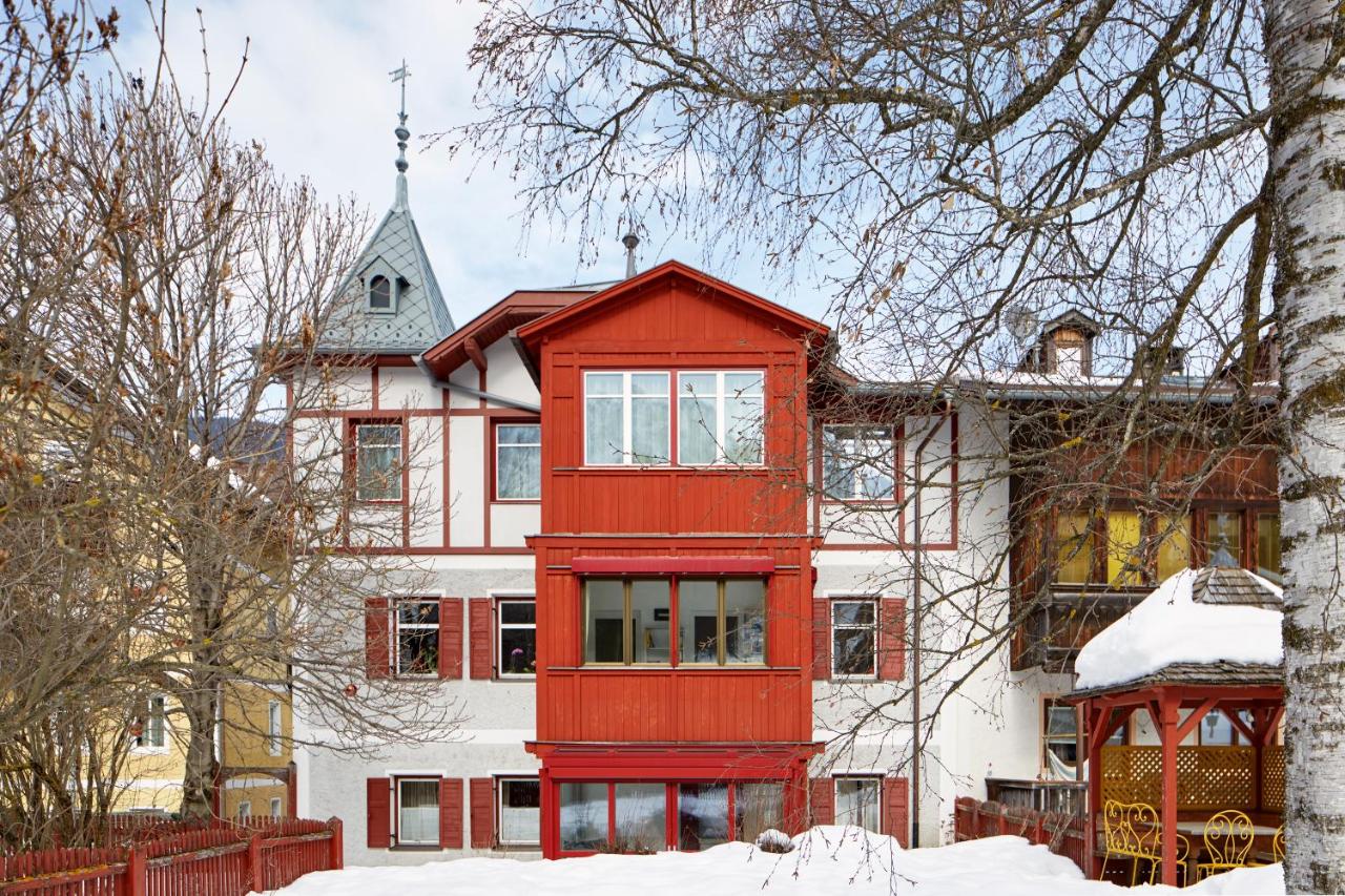 One-Bedroom Apartment (2 Adults)