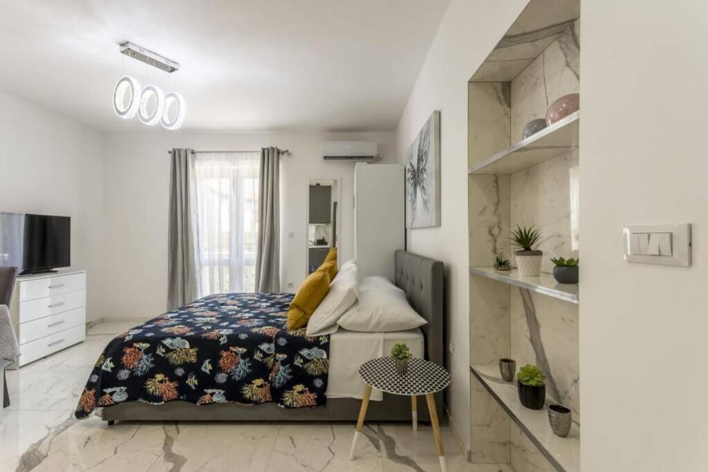 Royal Platinum Studio Apartment - B&B