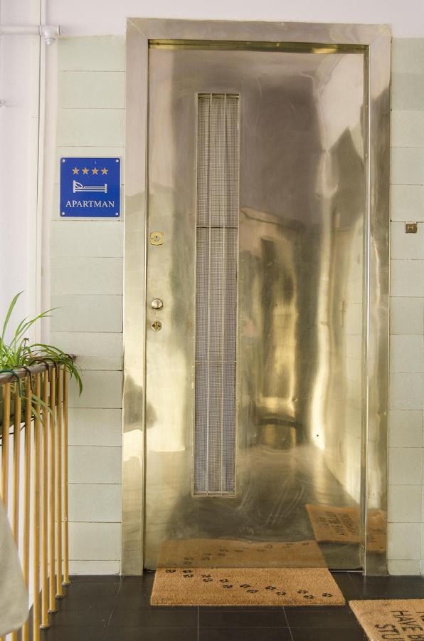 Studio apartment with a view of Ban Jelačić Square - B&B Zagreb