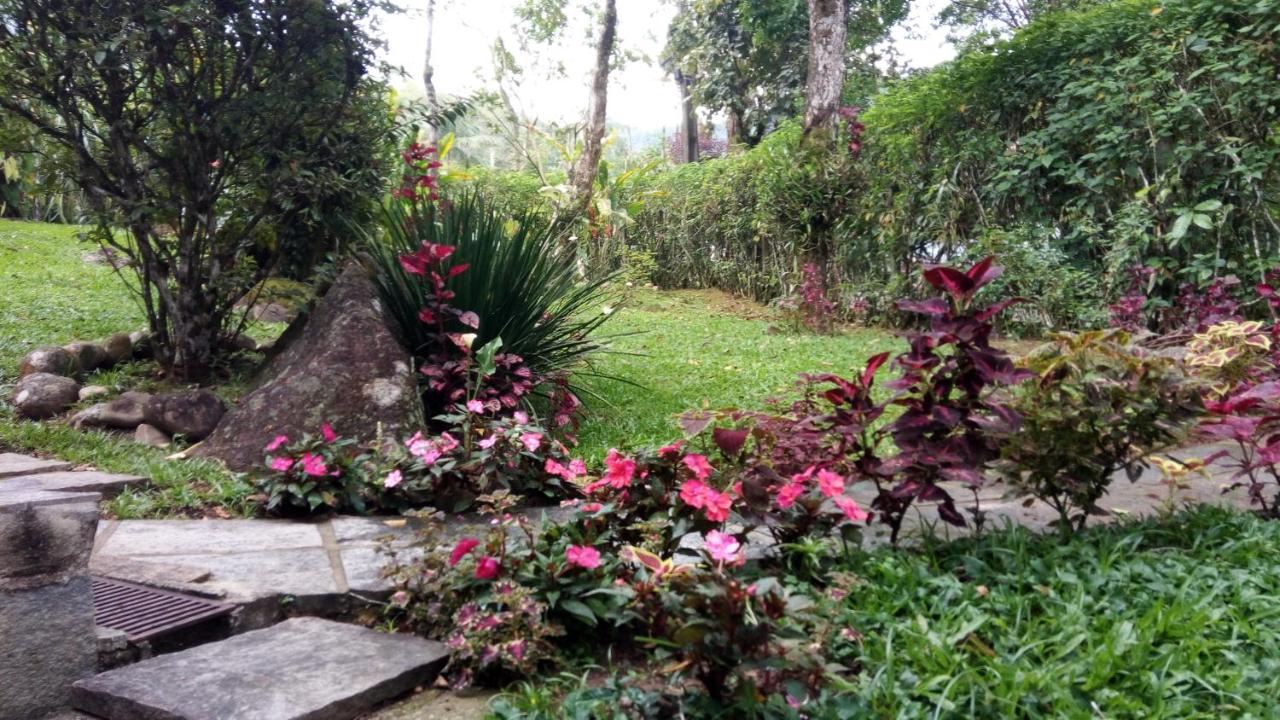 Mansão Adonai nas Cachoeiras de Penedo - B&B Penedo