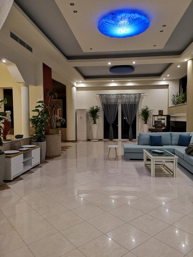 Louis Luxury Villa by living in blue - B&B Rhodes