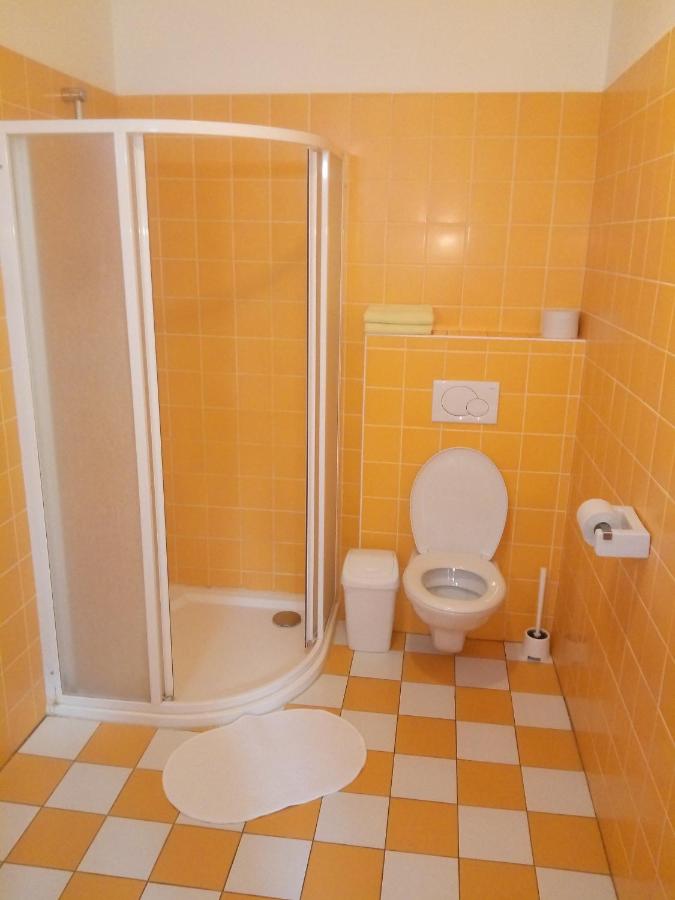 Dreibettzimmer mit eigenem Bad