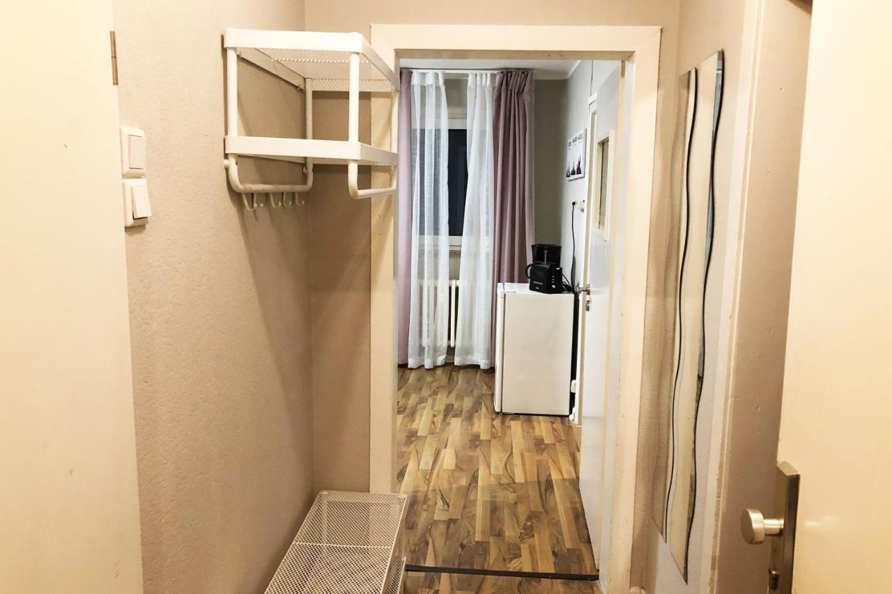 cosy three room apartment with flatscreen TV - Bed and Breakfast Gelsenkirchen