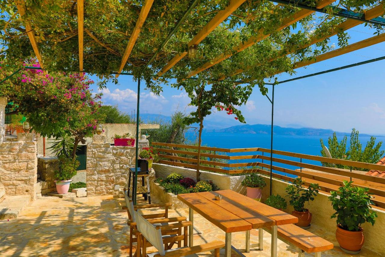 Joannas Sea-View Stone House - B&B