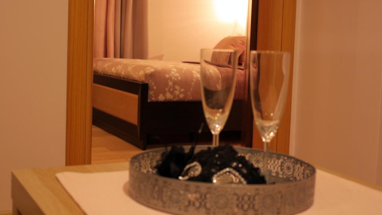 Koralia Domki i Apartamenty Basen z podgrzewaną wodą - Bed and Breakfast Sarbinowo