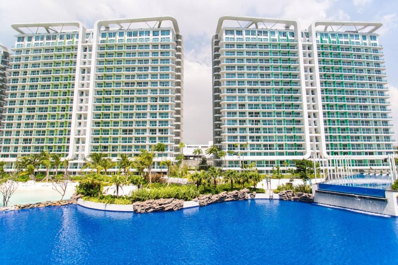 Adam's Crib Apartment 2BR by Azure Residences Near Airport - B&B