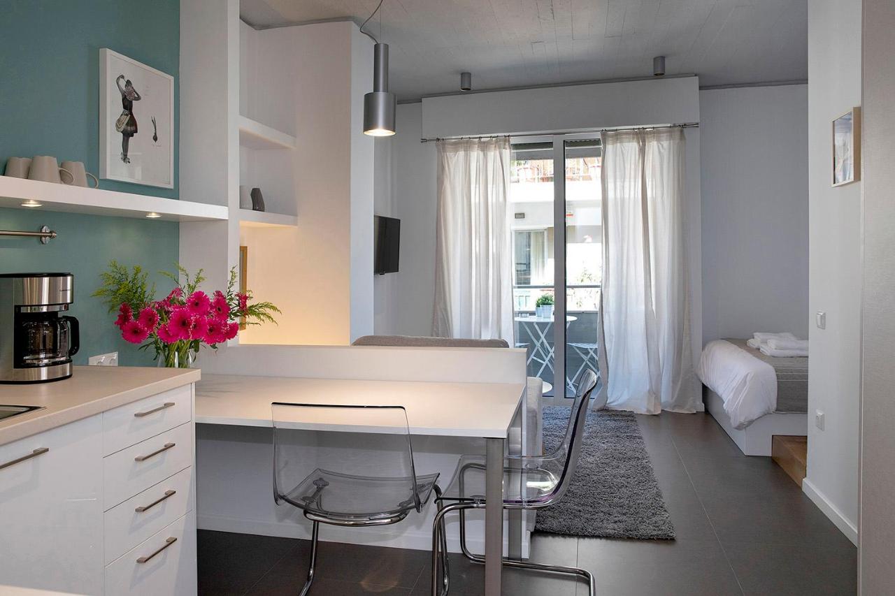 Studio with Balcony AH22