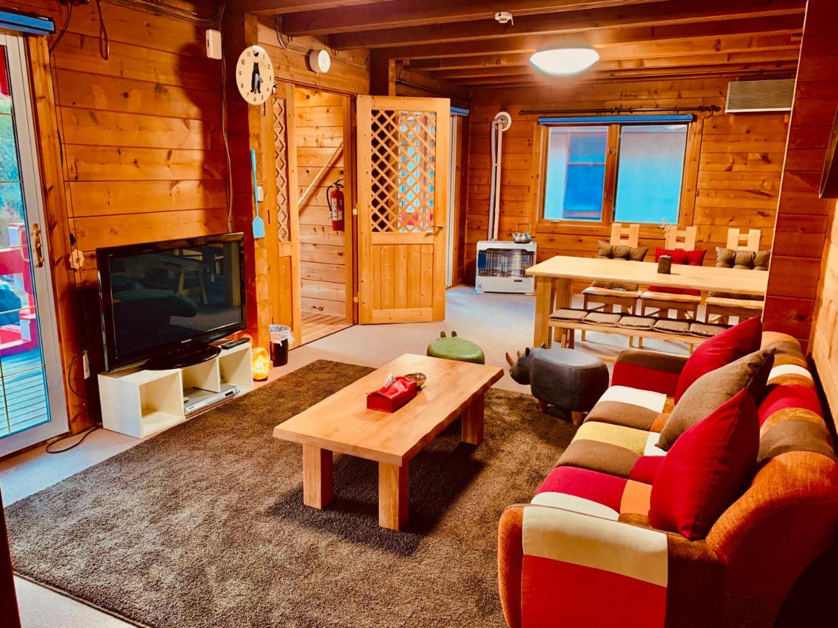 Tomy's Log House - Need CAR - B&B