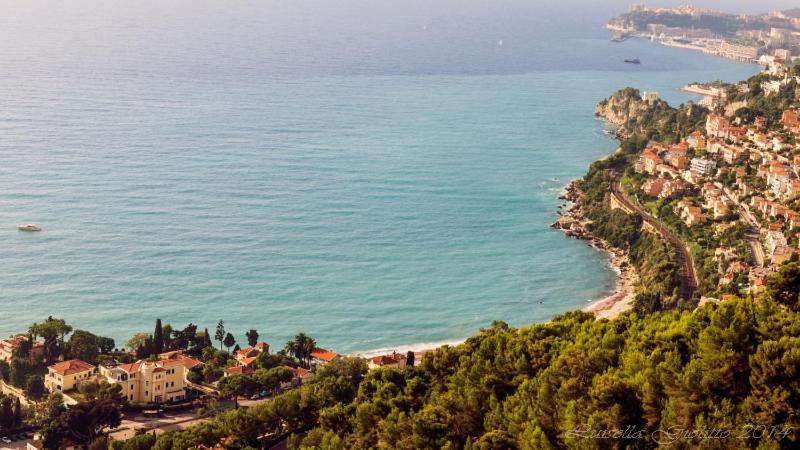 Diodato Suite Apartment - Amazing Location, WiFi, Pool, Sauna, Gym & Private Garden - B&B Roccabruna