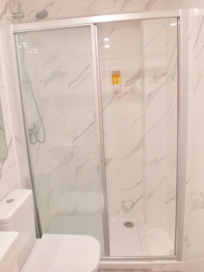 Apartment with Shower