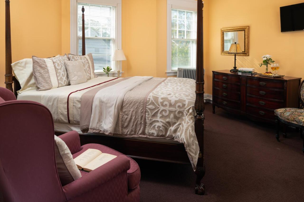 Standard Queen Room