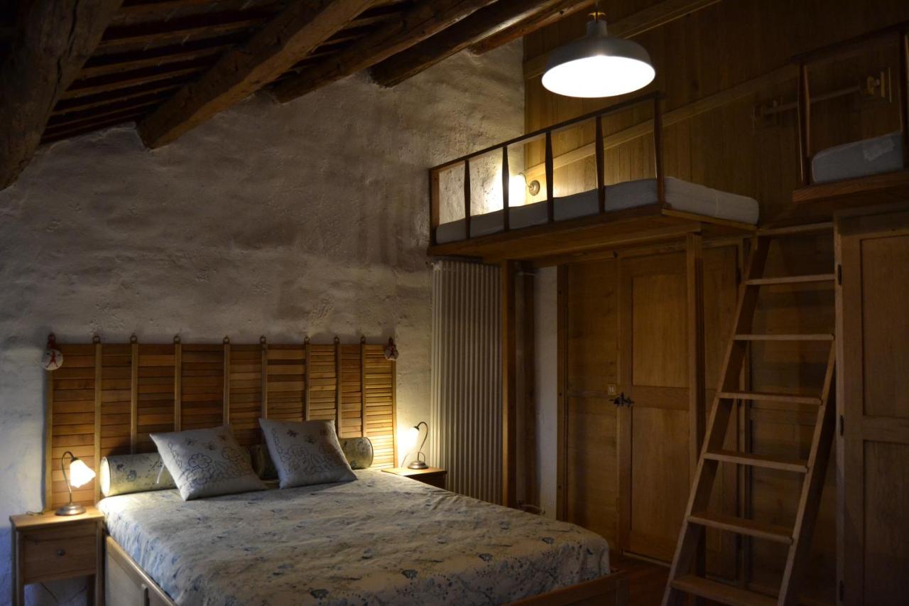 Großes Doppel-/Zweibettzimmer