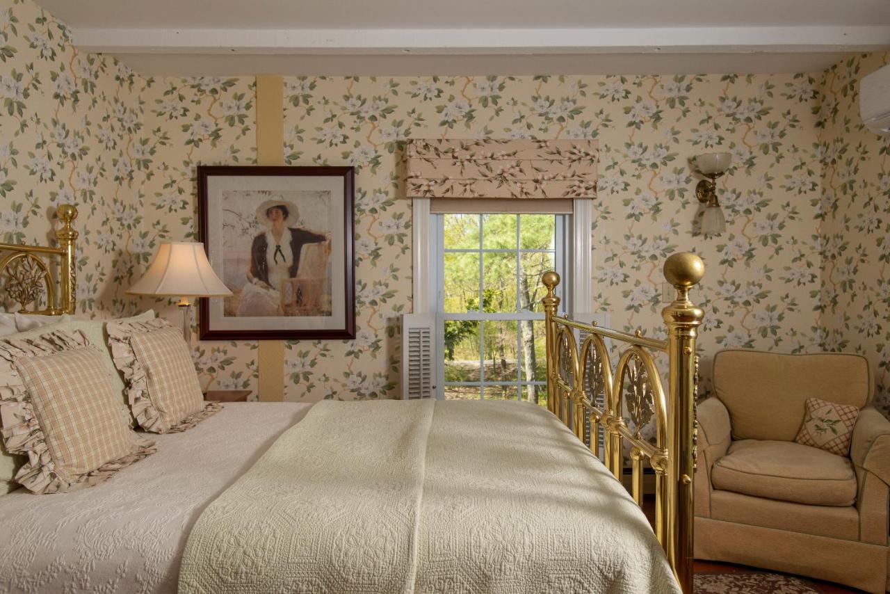 Queen Room with Garden View