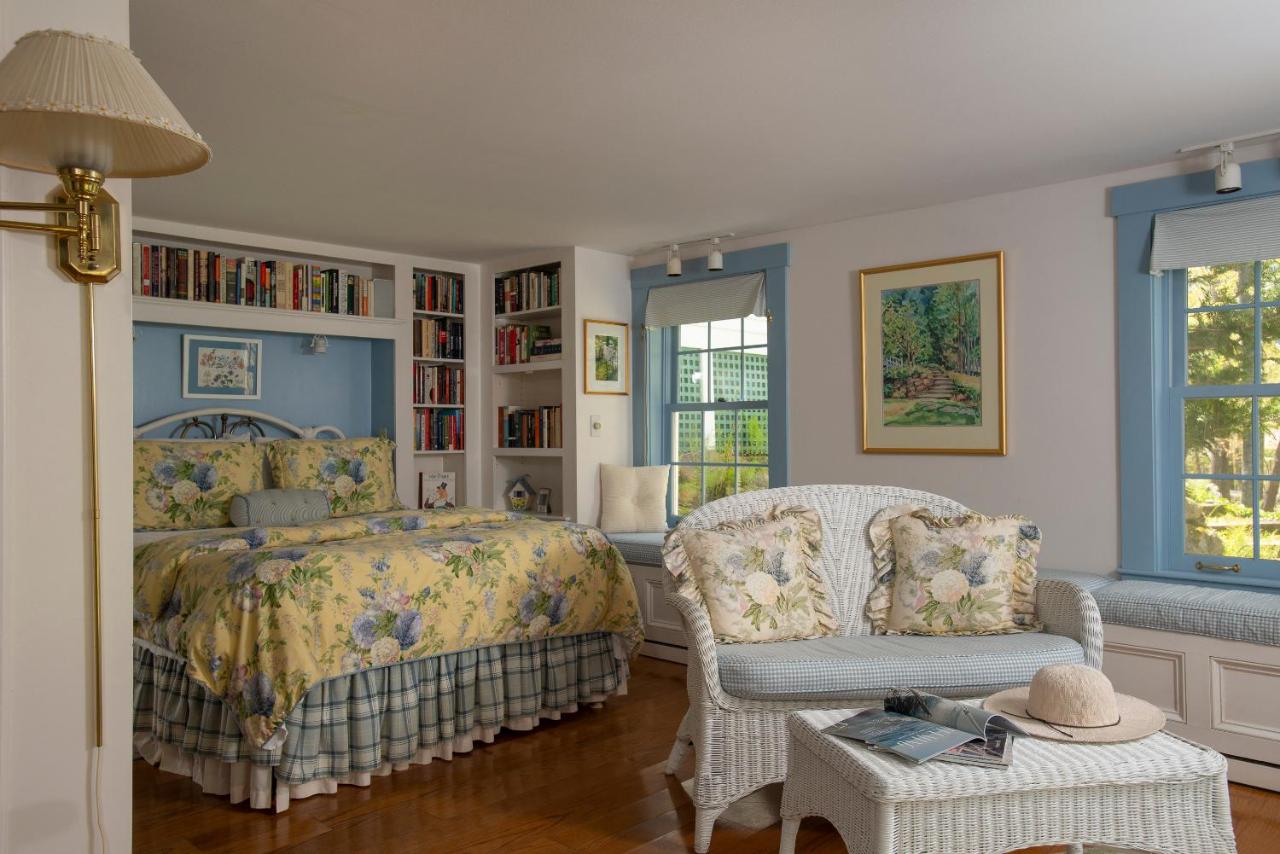 Queen Room with Garden View