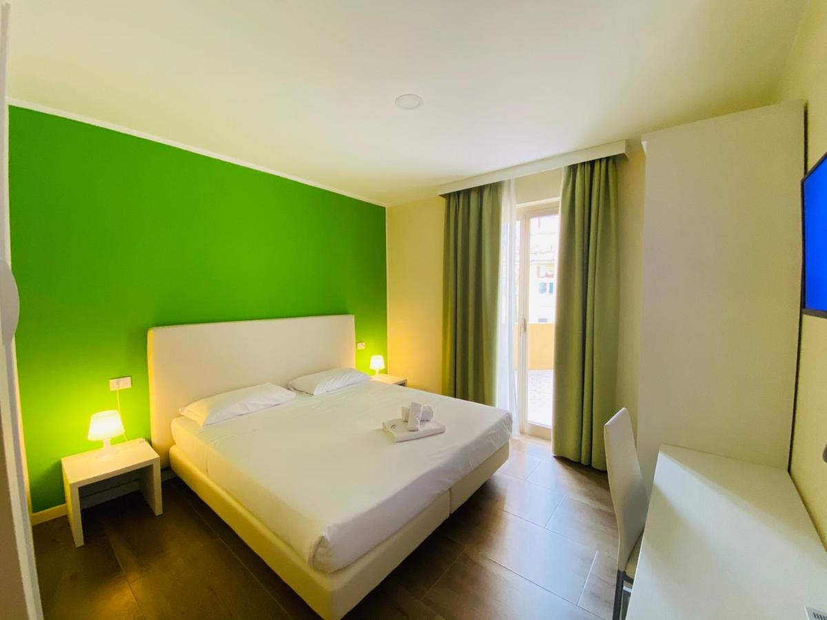 Deluxe Double Room with Shared Terrace