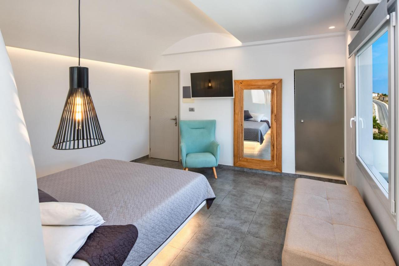 Deluxe Suite with Outdoor Hot Tub and Sea View