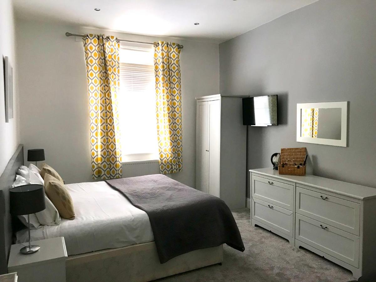 Twin Room with Shower