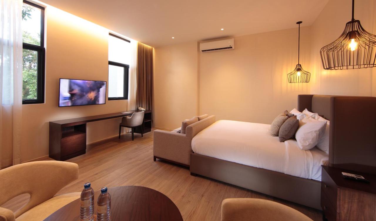 Deluxe King Suite