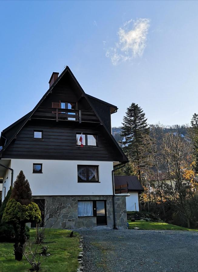 Nad Strumyczkiem - pokoje gościnne - Apartamenty z przymróżeniem oka - B&B