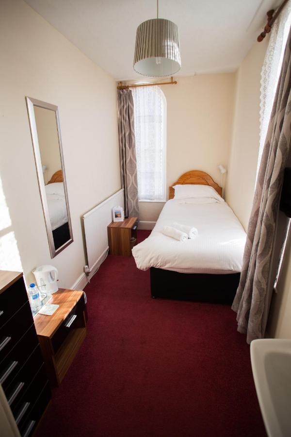 Single with Shared Bathroom and River View