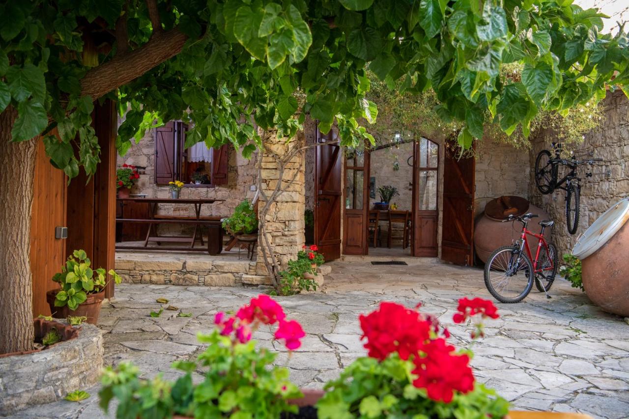 Apanemia Inn House - Ferienwohnung Lófou