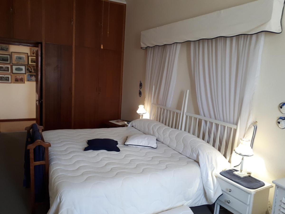 Camera Matrimoniale/Doppia con Letti Singoli con Bagno in Comune